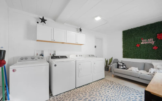 Chic City Retreat 93D