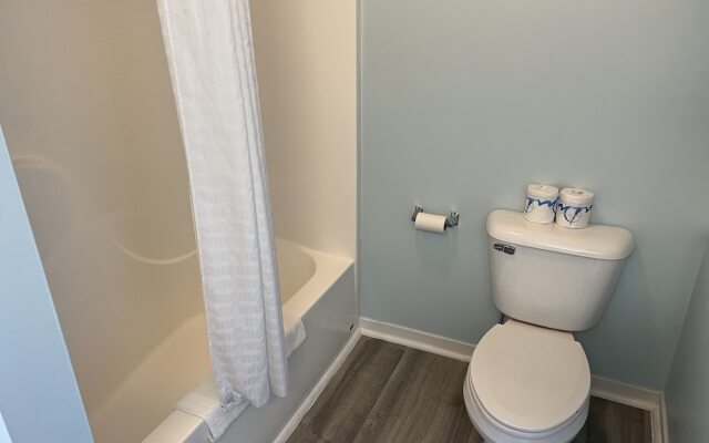 Crows Nest Inn Tawas