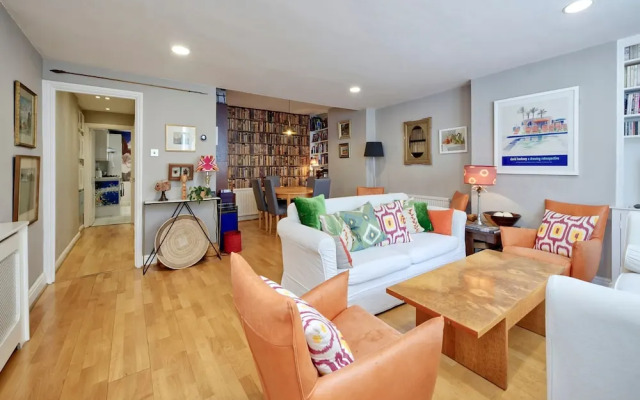Lovely 2-bed Garden Flat in West Kensington
