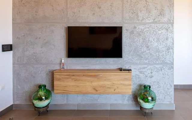 Eagles Nest- 2BR stylish, free park, Netflix