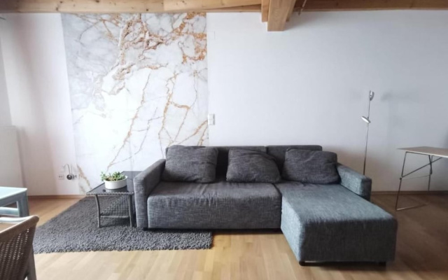 Charming 2-room Apartment Lakenear, Fewo am See