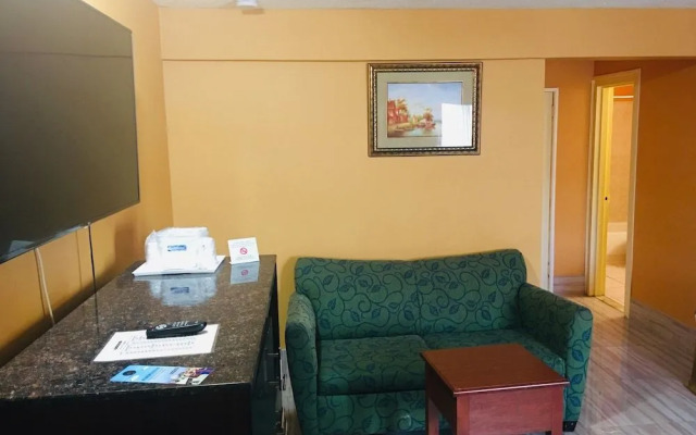 Travelodge by Wyndham Bay Shore Long Island