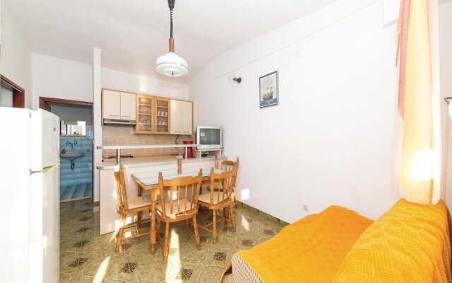 Nice Home in Vinisce With Wifi and 2 Bedrooms