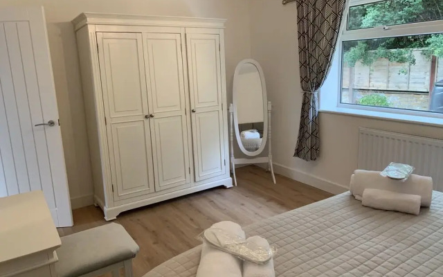 Vale of Belvoir Idilic Country Village Retreat