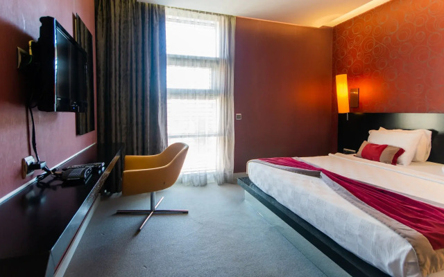 Vernazza Suites Hotel
