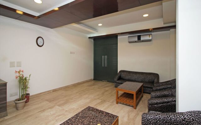 Merriment Hotel Sec 31 by OYO
