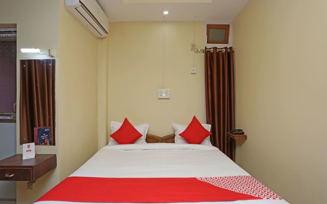 OYO 11696 Holiday Inn Guest House