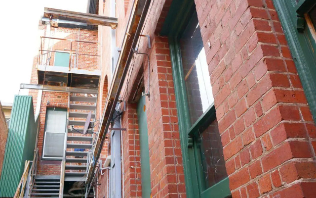 Sundancer Backpackers Resort