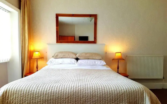 The Clovelly - Guest Accomodation