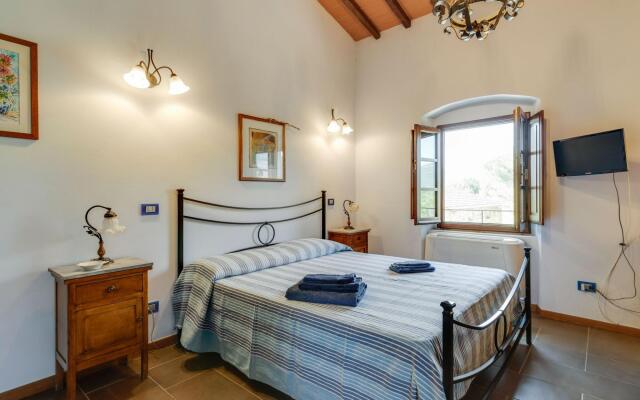 Tranquil Farmhouse in Terranova Bracciolini near Nightlife