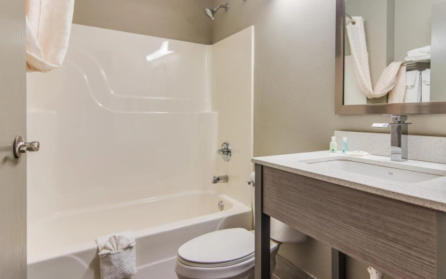 Quality Inn & Suites Grove City - Outlet Mall