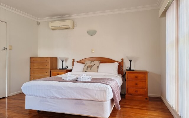 Cosy Unit by Airport - Heat Pump - WIFI
