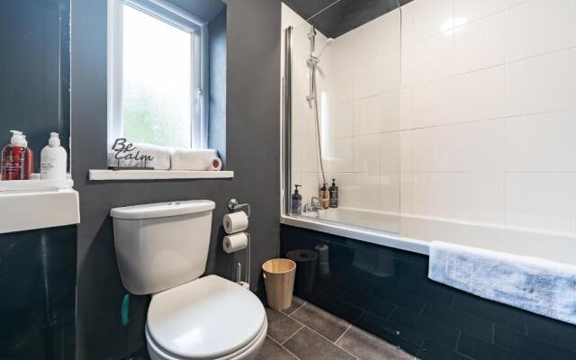 J's FrEsH Newly RefurB 2 Bedroom Garden Parking