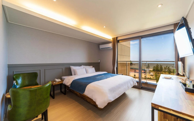 CozyCove Boutique Hotel