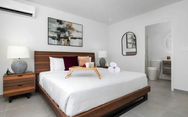 Brand NEW Private Pool King Beds Palmbeach