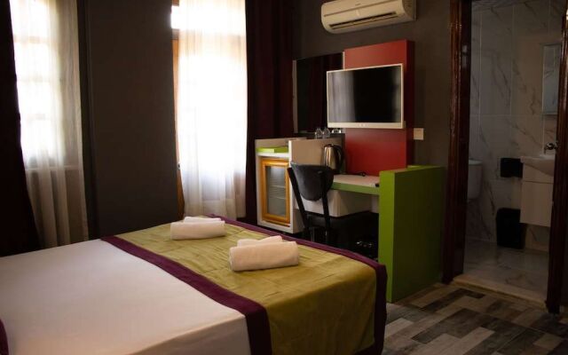 Orange Owl Hotel