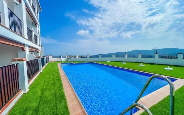Modern Two Bedroom Apartment With Pool