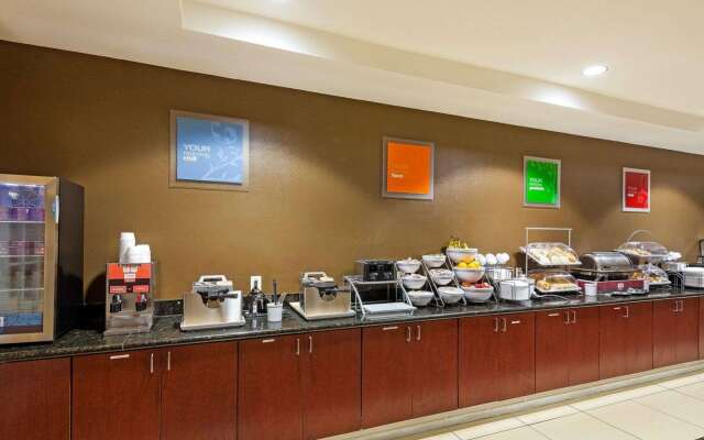 Comfort Suites University