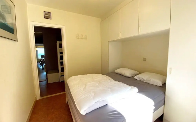 Apartment in Nieuwpoort Near Sandy Beaches