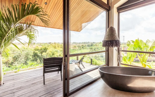 Exceptional Architect's 5BR Villa, an Oasis Gem in Canggu Centre
