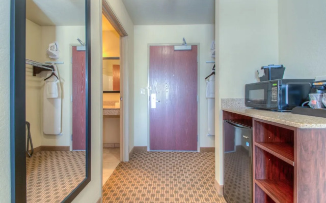Cobblestone Inn & Suites - Wray