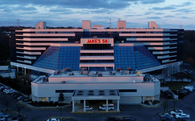 Jake's 58 Casino Hotel - Adult Only