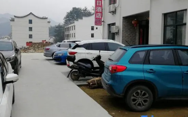 Tiantangzhai Colorful Holiday Hotel