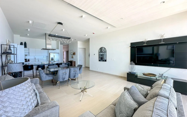 Sandy Beach 2BR Beachfront Getaway