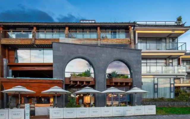 Puyue Lake-view Holiday Hotel