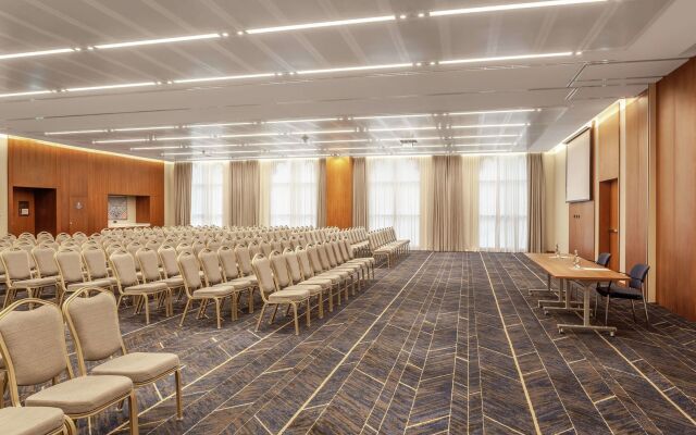 DoubleTree by Hilton Dubai Al Jadaf Hotel