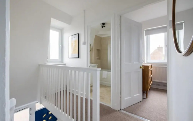 The Vauxhall Bolthole - Elegant and Bright 2bdr Flat