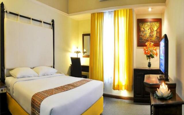 Tryas Hotel