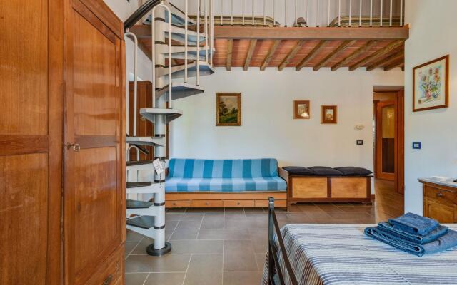 Tranquil Farmhouse in Terranova Bracciolini near Nightlife