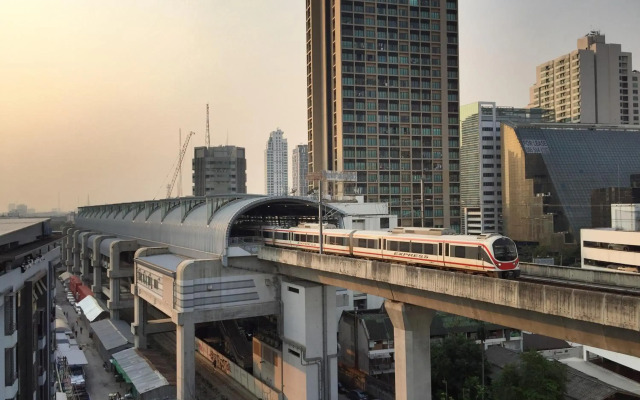 Top High Airport Link Hotel