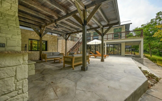 New! Luxury Riverfront Villa W/firepit & Gameroom!