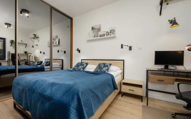 Warsaw Apartment With Terrace by Renters