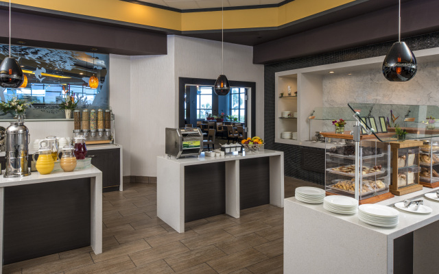DoubleTree by Hilton Guangzhou Science City-Free Shuttle Bus Service During Canton Fair Period