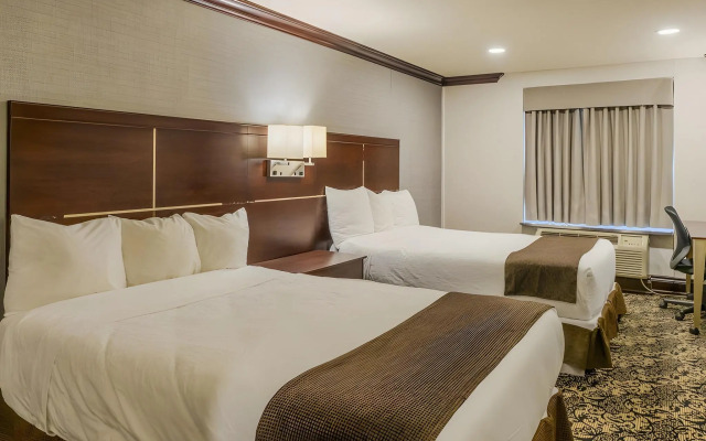 Woodbine Hotel and Suites