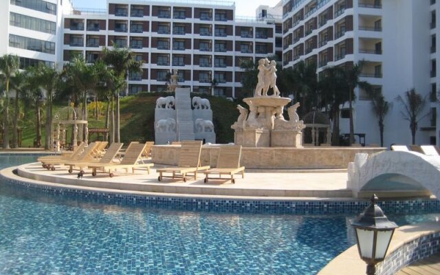 Xinglong Old Banyan Hotel