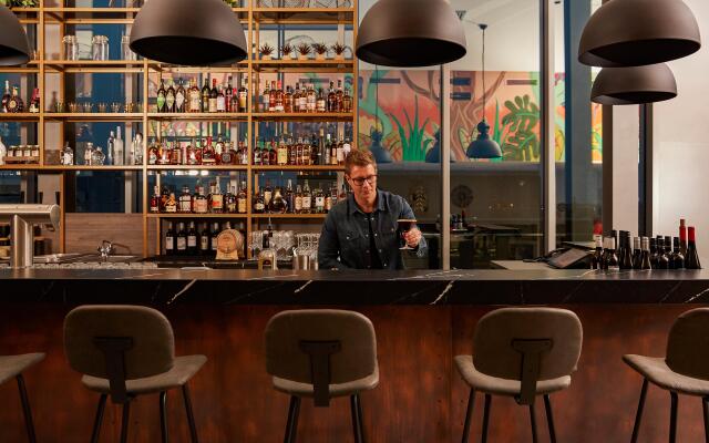 Hotel Indigo Berlin - East Side Gallery by IHG