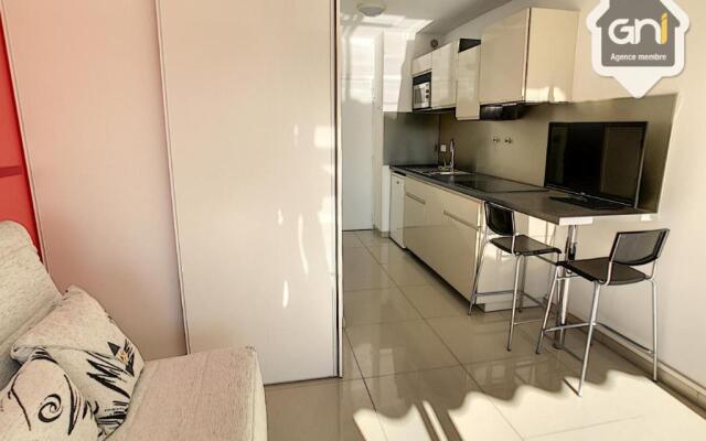 Studio première ligne terrasse vue dégagée centre ville point zero