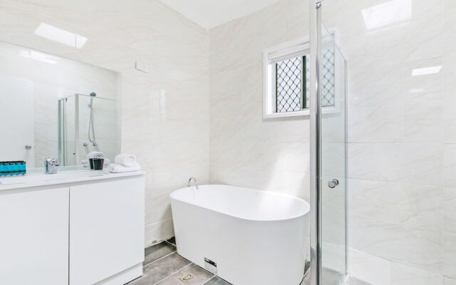Fairfield 3 Bedroom House with PARKING
