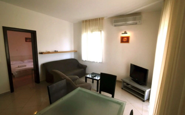 Eddie - Great Location & Comfor - A4