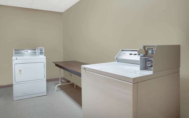 Super 8 by Wyndham Midland