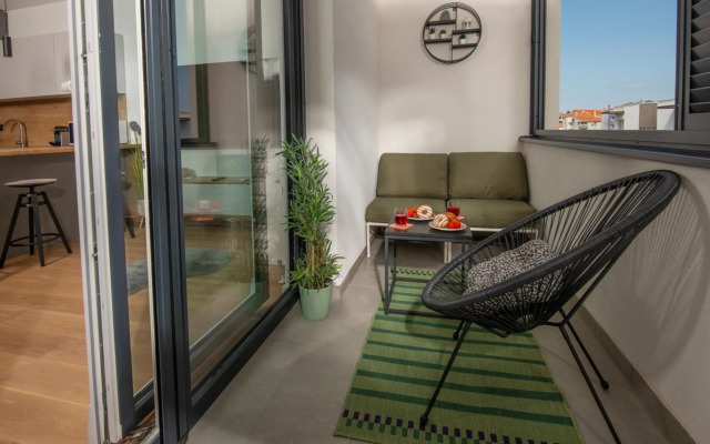 LUX 3 Bedroom Suite with FREE Private Parking