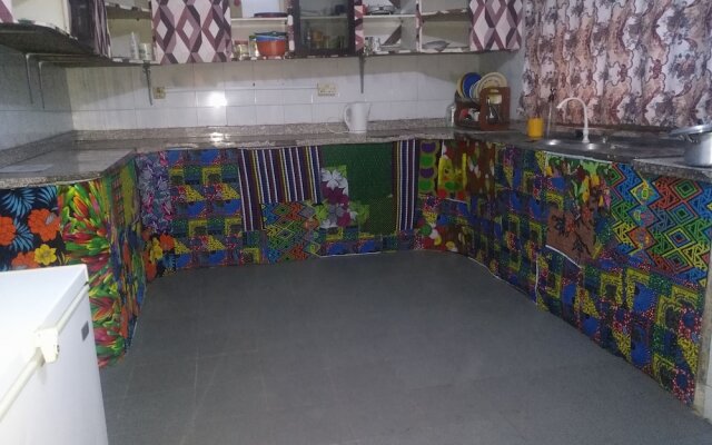 Room in House - The Village Apartments, Gbagada