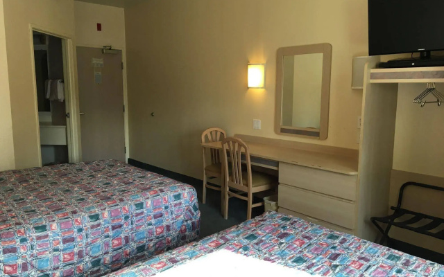 Motel 6-Portland, OR - North