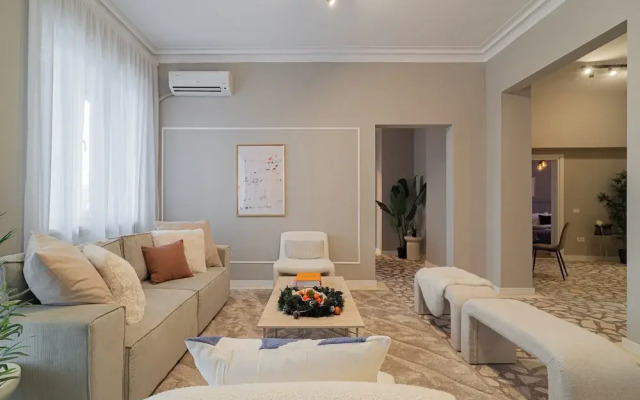 Loggia & Luxe 5BR Penthouse in Universitatii Area