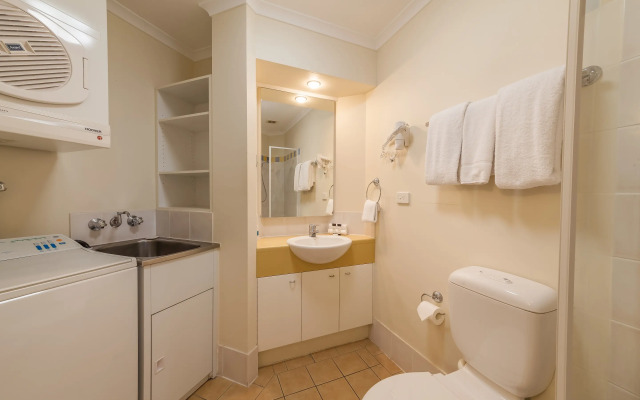 West End Central Apartments