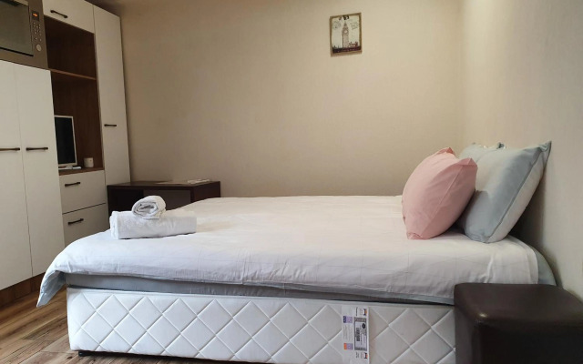 Malavi KI top center studio Ruse